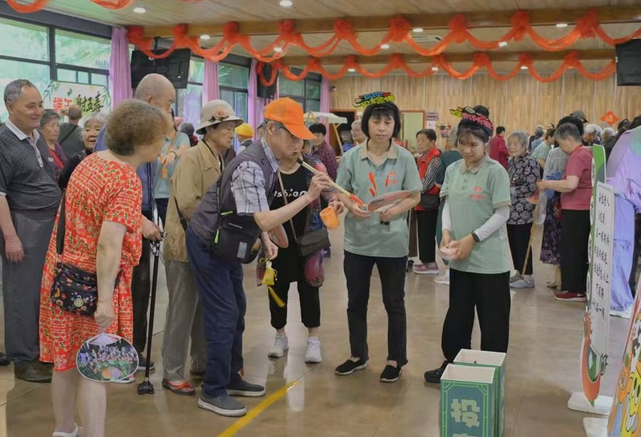 在成都为父母长辈寻找养老机构时,一个带独立庭院花园、有康复步道的居所,往往是子女们最朴素也最真切的愿望。它关乎父母晚年的生活质量,也关乎一份安心。在锦江区三圣花乡,我们探访了成都锦欣花乡老年公寓。