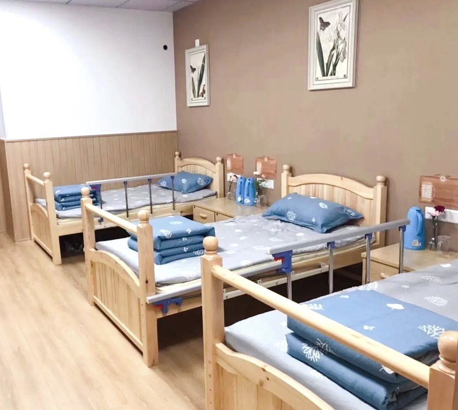 在永陵公园晨练,在川剧脸谱里寻根:探访哺恩养老护理中心(永陵院)的“动”与“静”