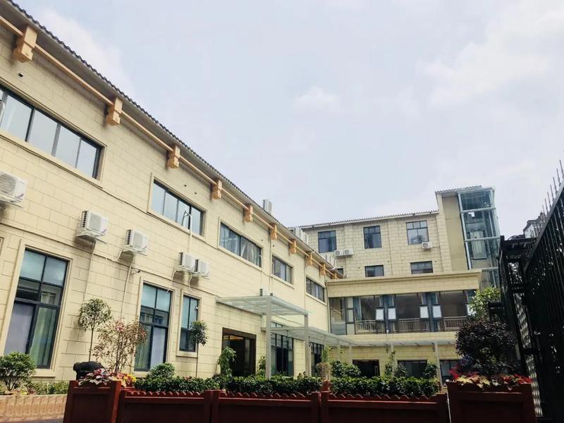 中度阿尔茨海默病伴走失史:成都哺恩熙悦里认知症专区防走失与认知训练对照参考
