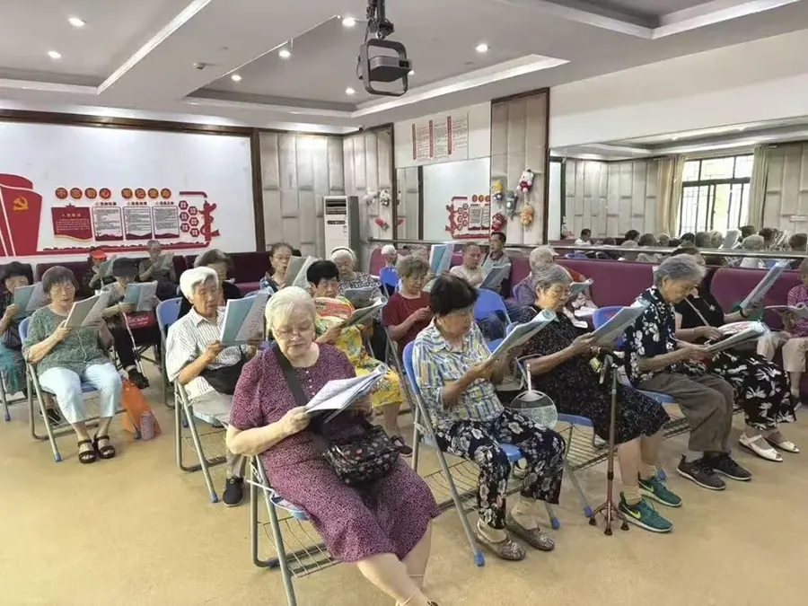 成都锦欣花乡老年公寓院内环境实拍