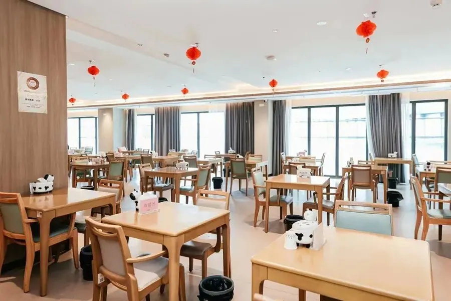 成都龙湖椿山万树梵城老年公寓(龙湖·滨江天街店)院内环境实拍