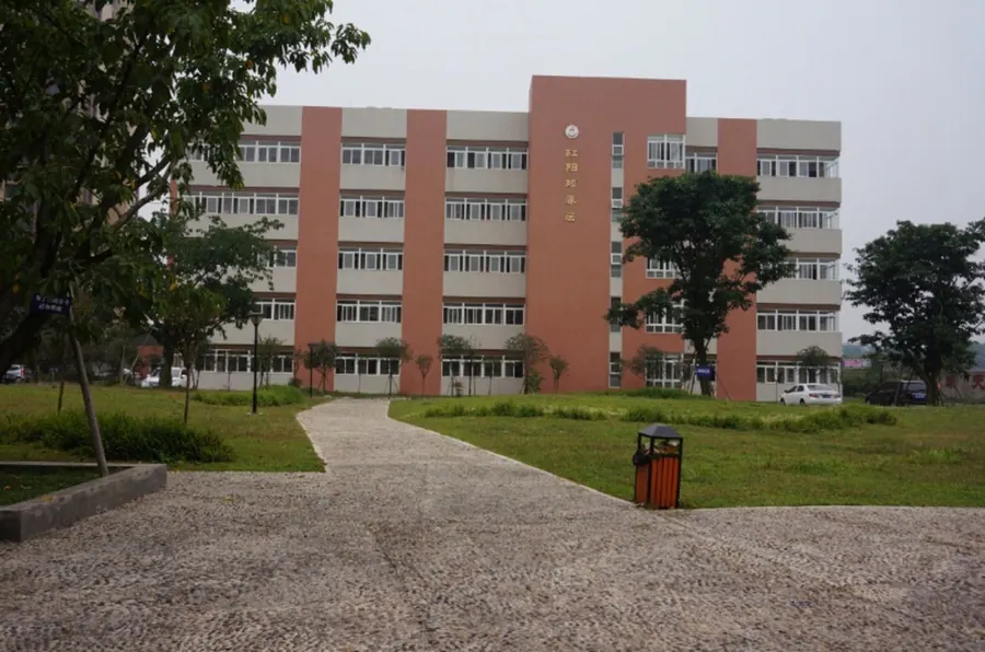 成都青白江红阳颐养居院内环境实拍