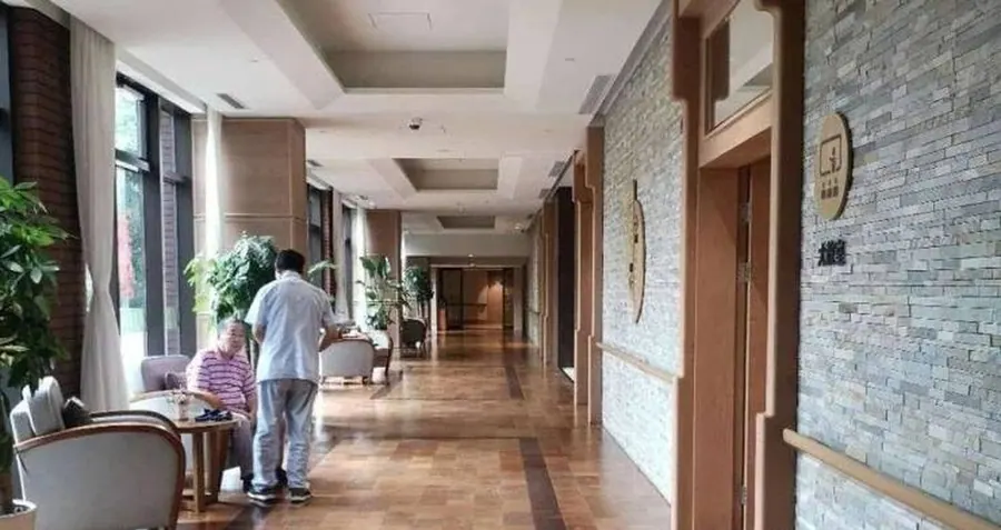 成都武侯区金色阳光养生乐园院内环境实拍