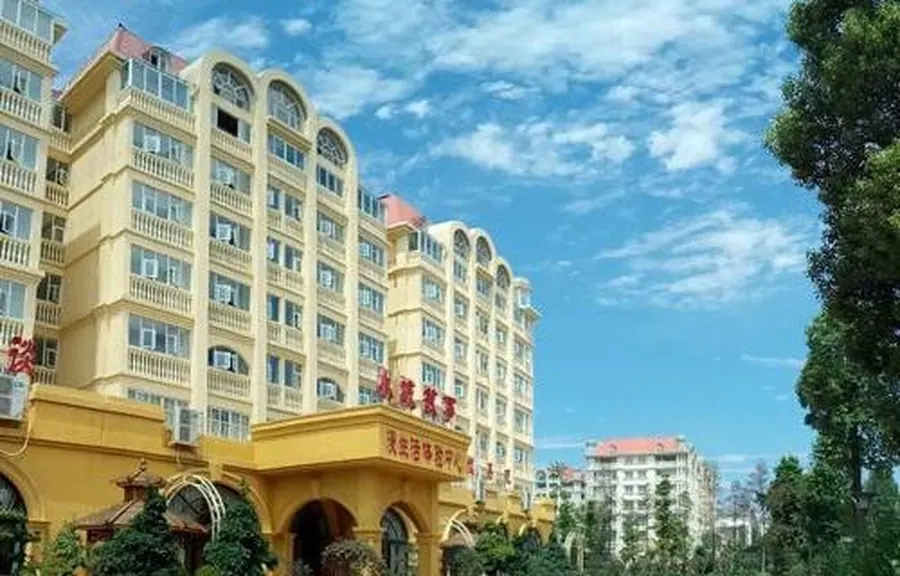 成都鑫熠小城故事国际养老公寓院内环境实拍
